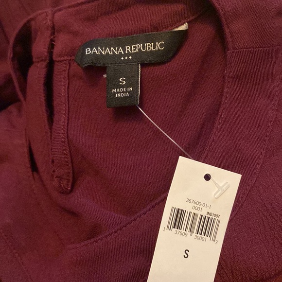 BANANA REPUBLIC BURGUNDY SLEEVELESS PLEATED TOP - Picture 8 of 9